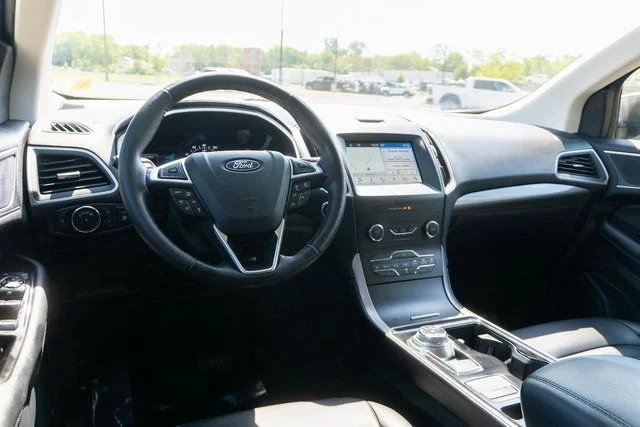 Used 2019 Gray Ford SEL image 14