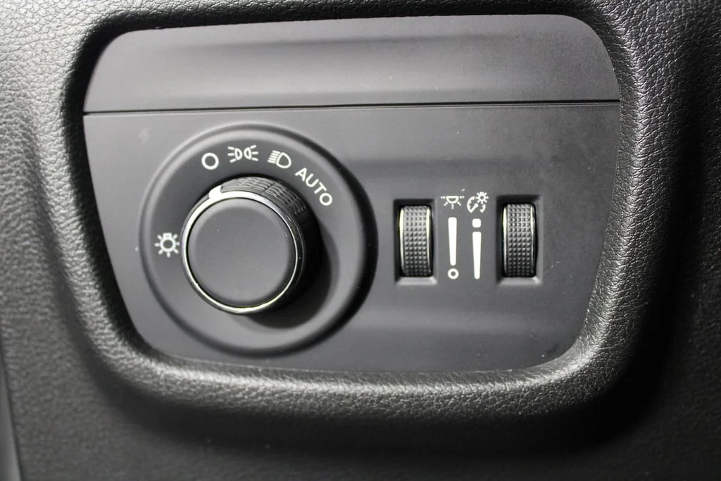 Used 2025 Silver Jeep Laredo X image 24