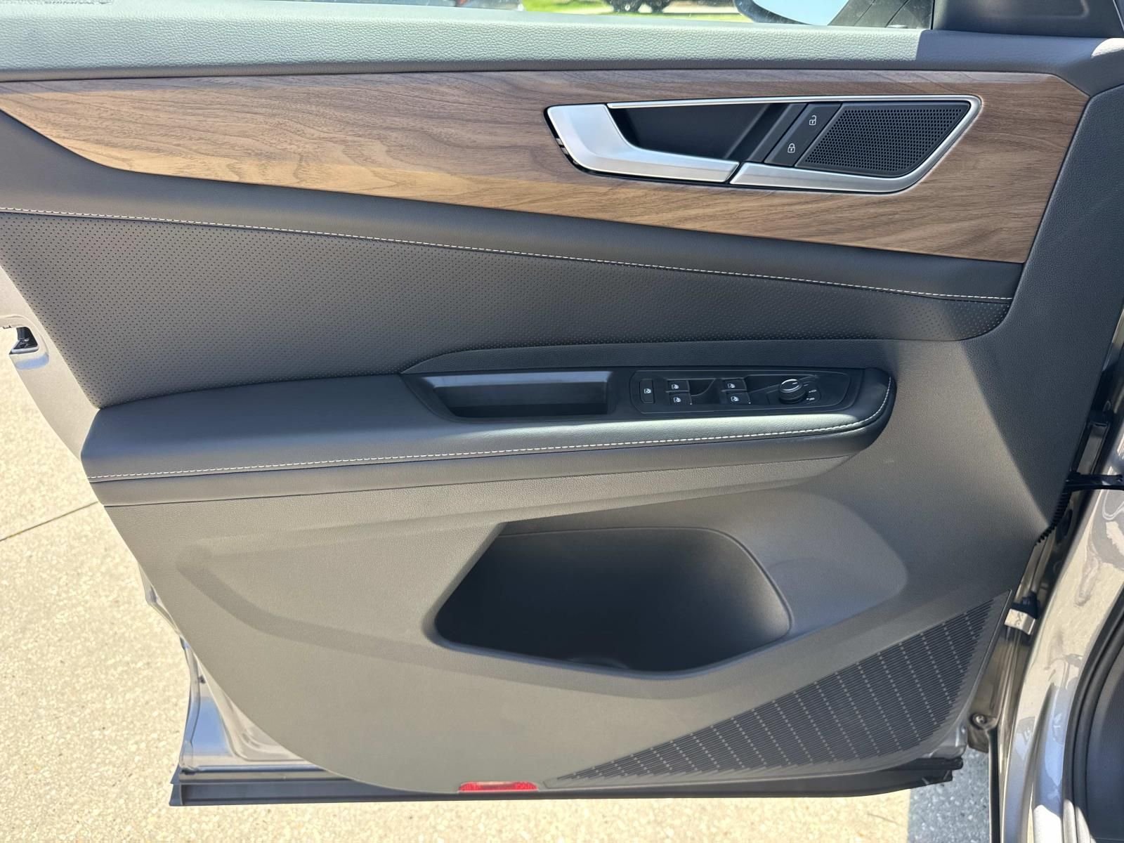 New 2026 Silver Volkswagen 2.0T SE image 11