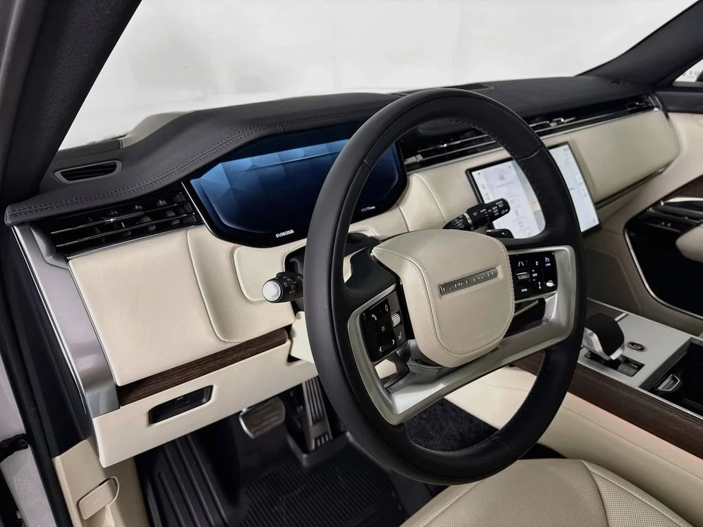 New 2026 Fuji White Land Rover SE image 4