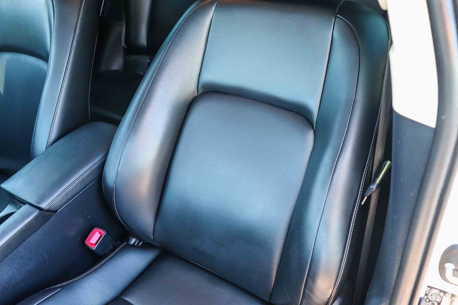 Used 2015 Silver Lexus 200h image 31