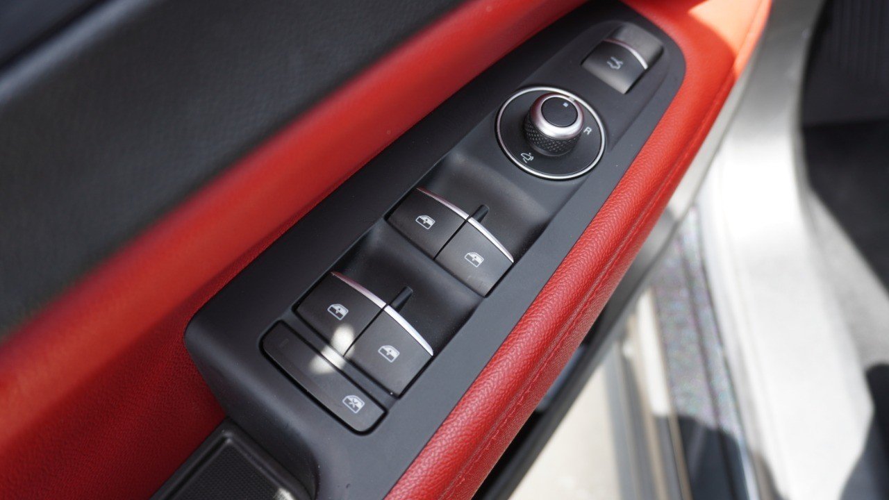 Used 2018 Black Alfa Romeo  image 23