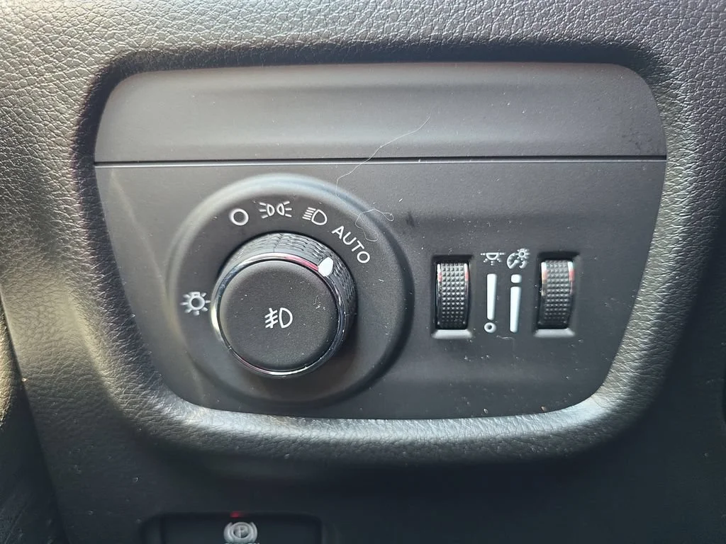 Used 2024 Black Jeep Limited 4x4 image 29
