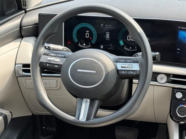 Used 2025 White Hyundai SEL image 24