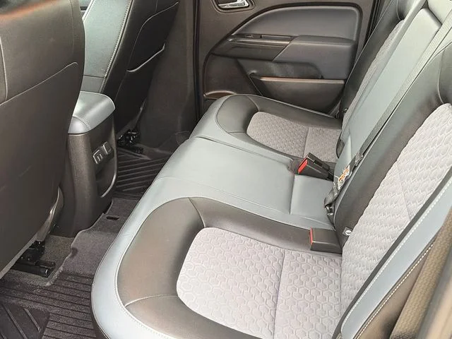 Used 2018 Black Chevrolet Z71 image 13