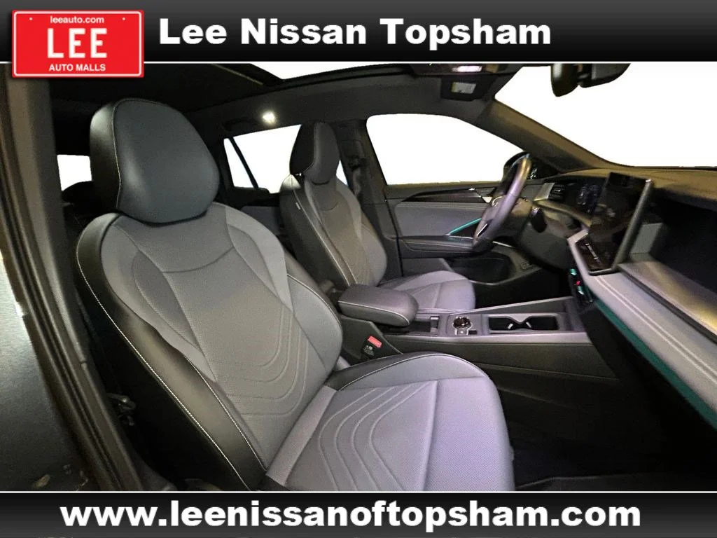 Used 2025 Gray Volkswagen SE R-Line Black image 16
