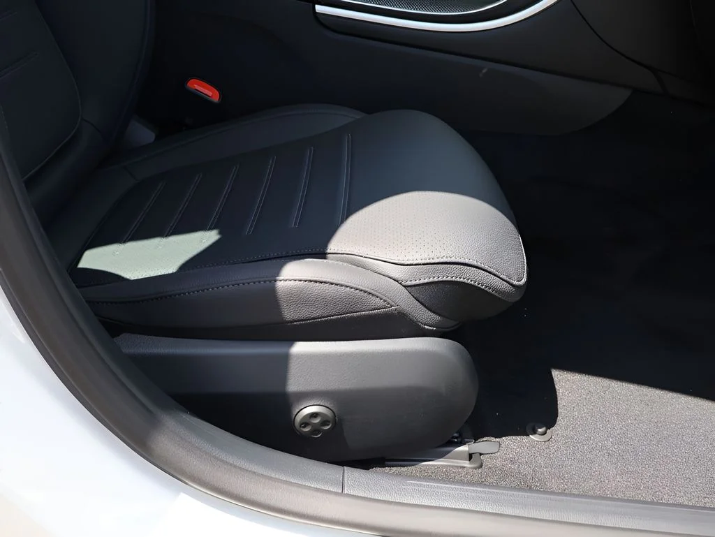 New 2026 Polar White Mercedes-Benz C 300 image 10