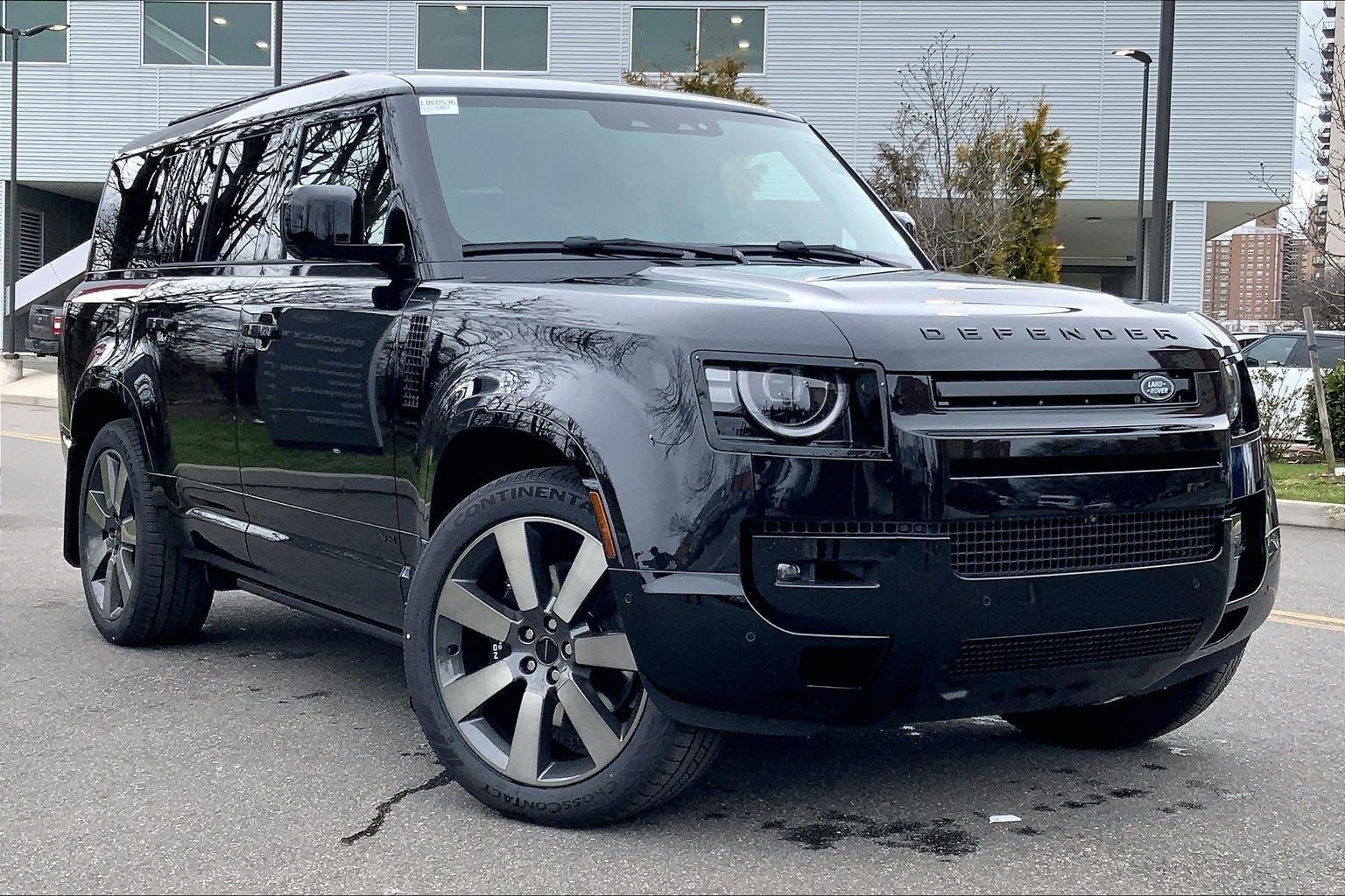 New 2026 Santorini Black Land Rover V8 image 2