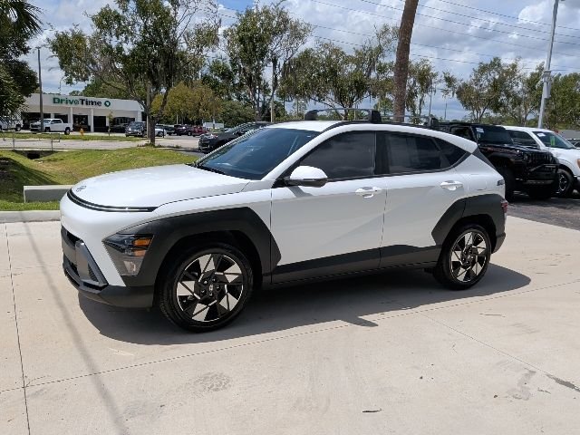 Used 2024 White Hyundai SEL image 14