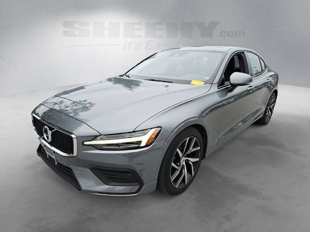 Used 2020 Gray Volvo T5 Momentum image 17