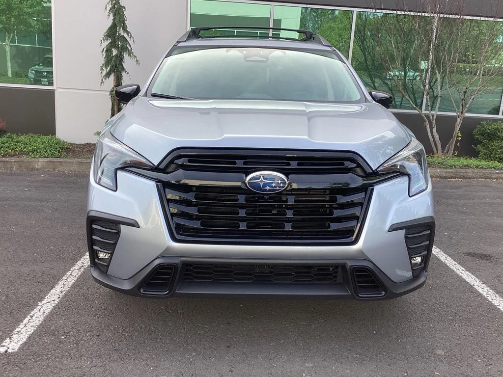 Used 2025 Silver Subaru Onyx Edition Touring image 19