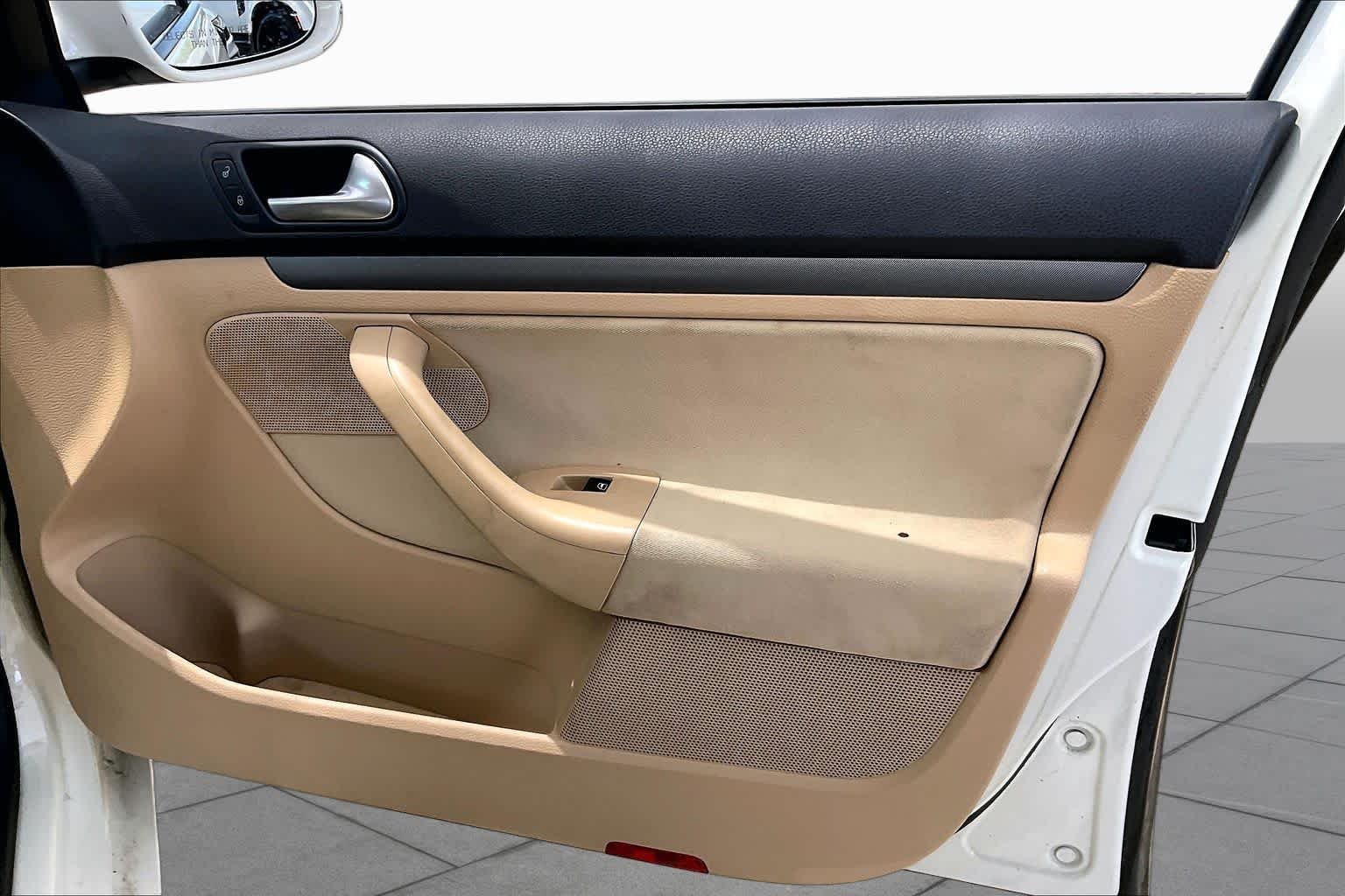 Used 2008 WHITE Volkswagen S image 21