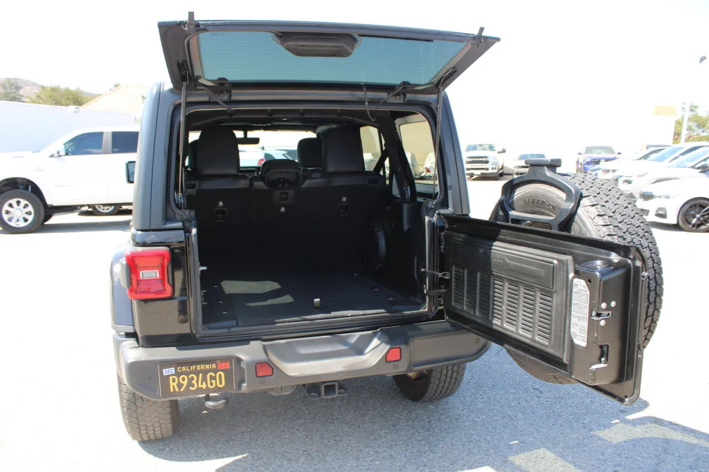 Used 2018 Black Jeep Unlimited Sahara image 10