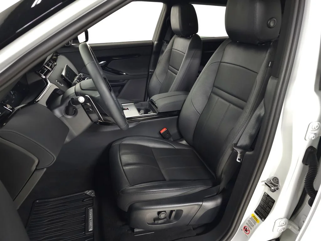 Certified Used 2024 White Land Rover Dynamic image 17