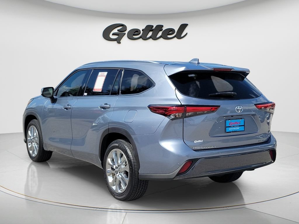 Used 2023  Toyota Limited image 7