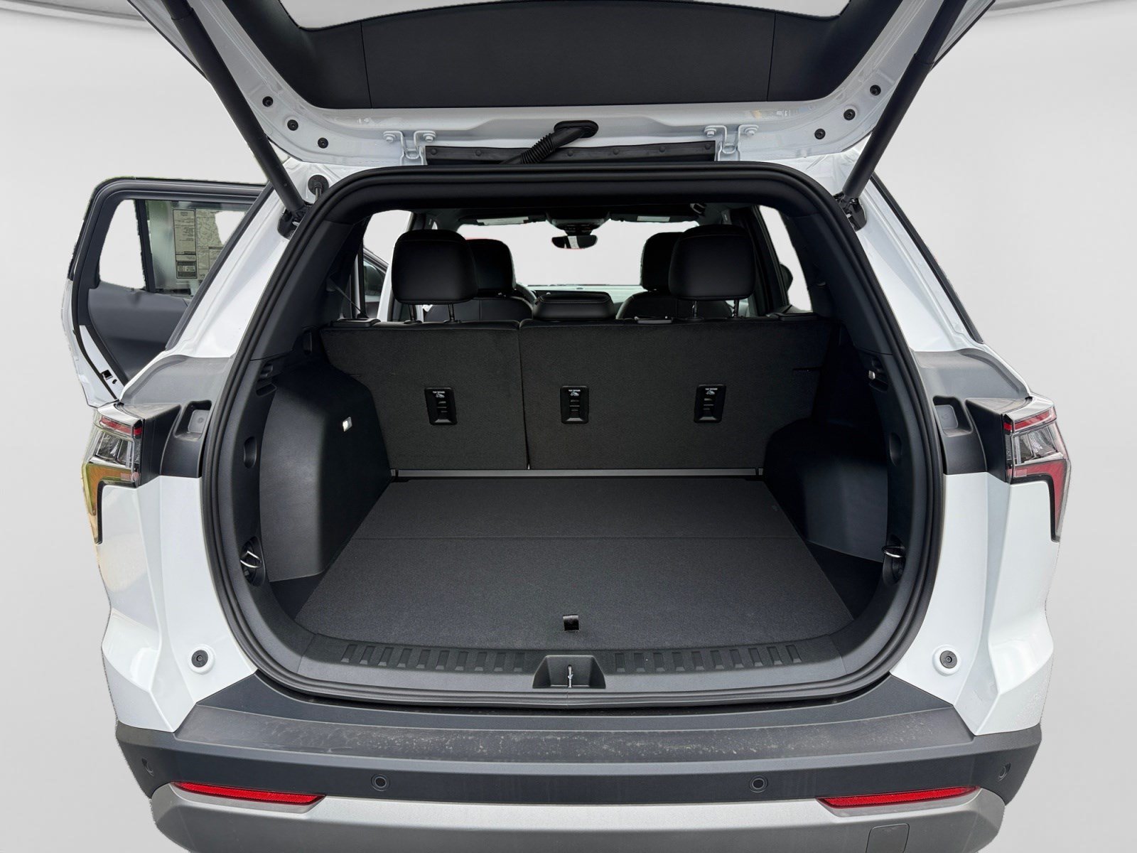 2027 Chevrolet Equinox LT - Photo 17