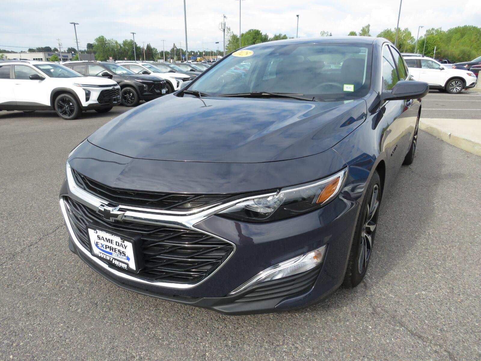 Used 2025 Night Shade Metallic Chevrolet RS image 10