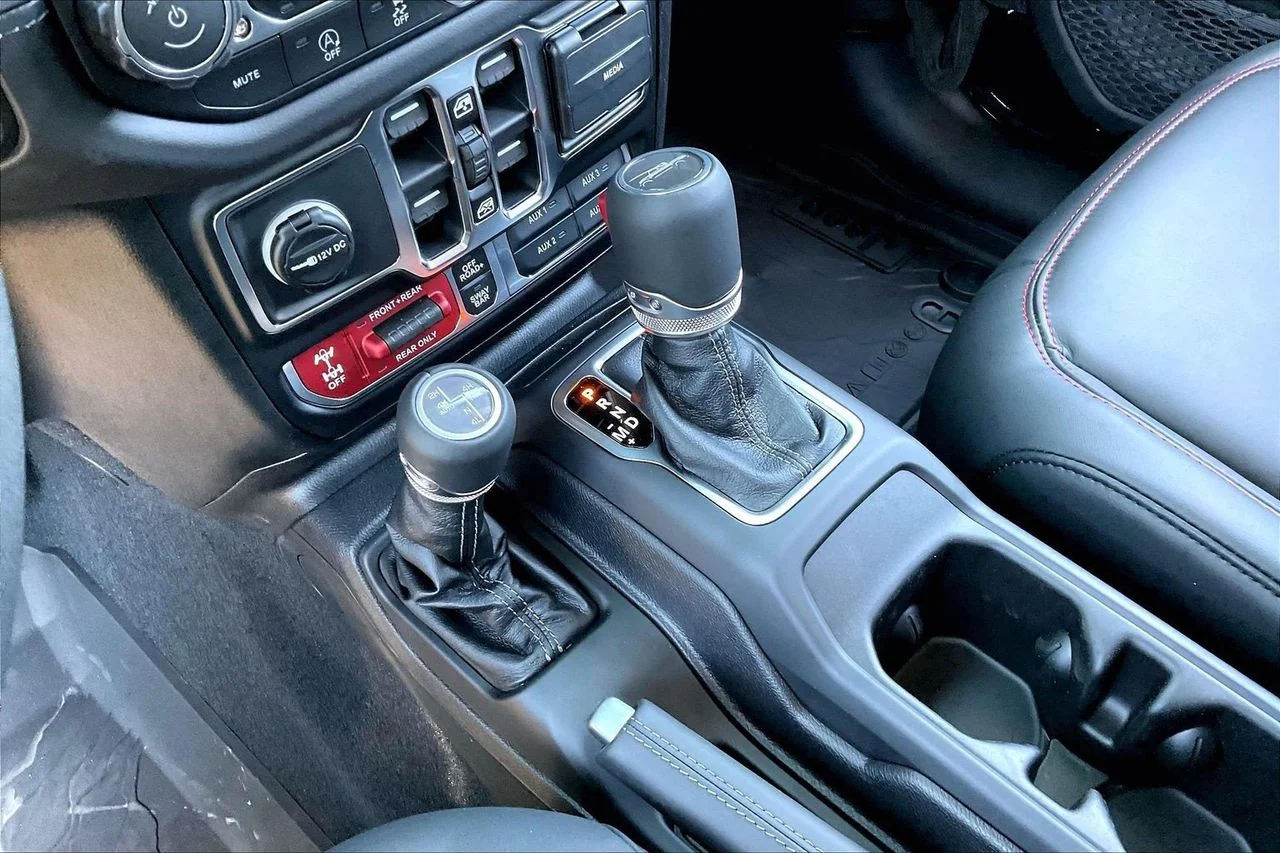 New 2026 Black Clear-Coat Exterior Paint Jeep Rubicon X image 29