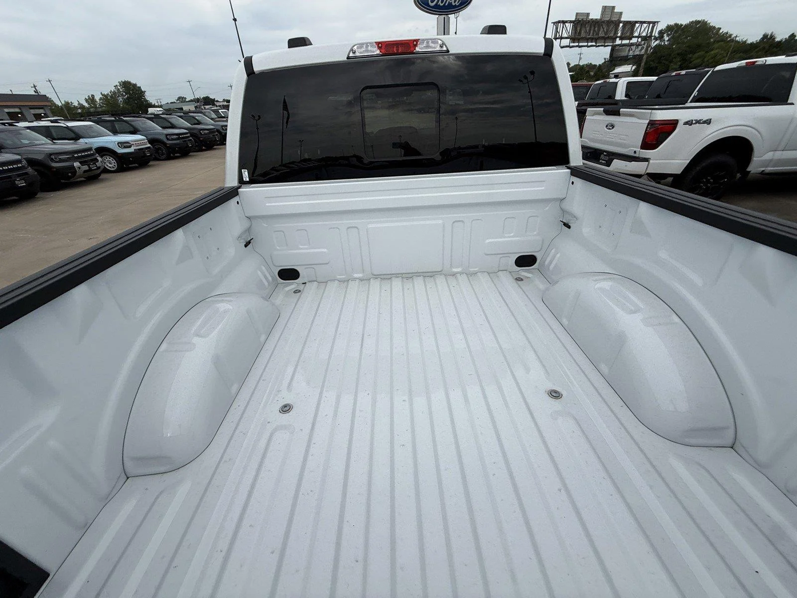 New 2026 Oxford White Ford XLT image 10