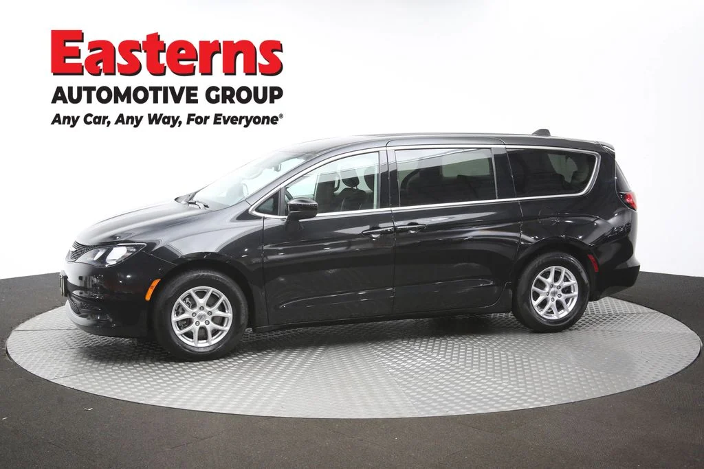 Used 2024 Black Chrysler LX image 59