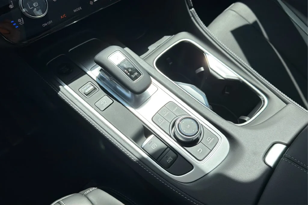 New 2027 RADIANT WHITE INFINITI Luxe FWD image 30