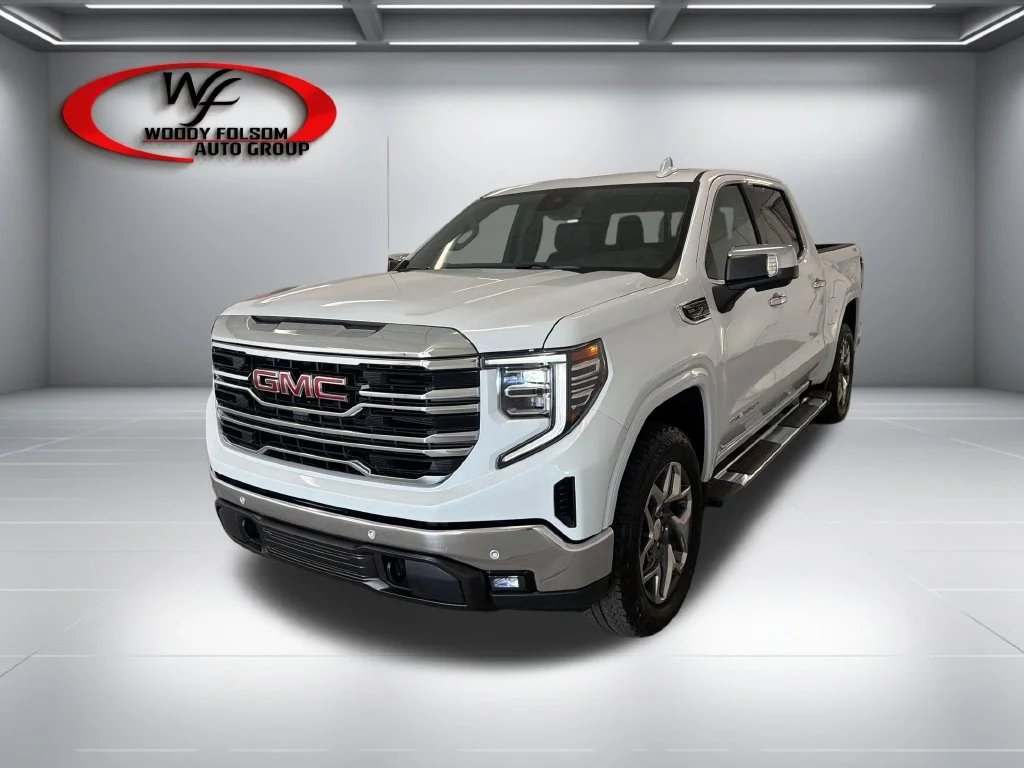 New 2026 Glacier White Tricoat GMC SLT image 3