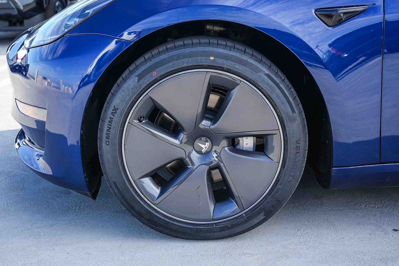 Used 2023  Tesla  image 11