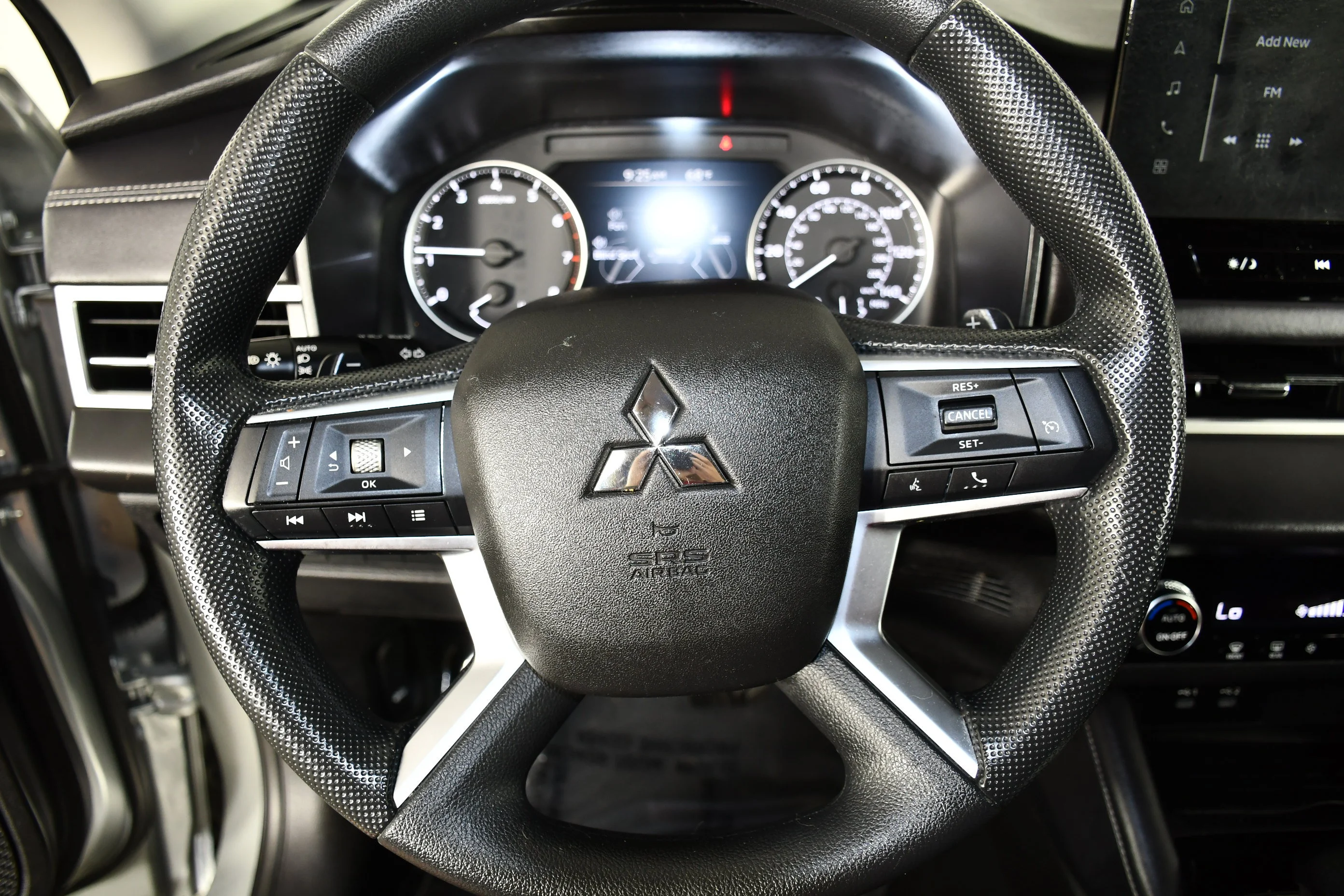 Used 2025 Silver Mitsubishi ES image 11