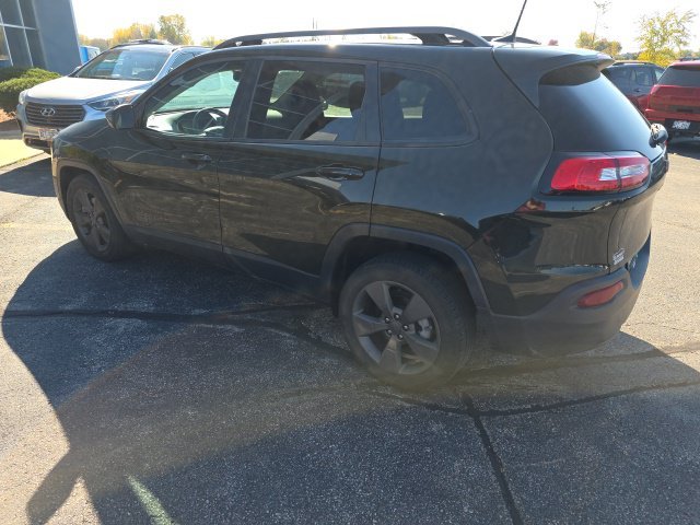 Used 2016 Recon Green Clearcoat Jeep Latitude image 13