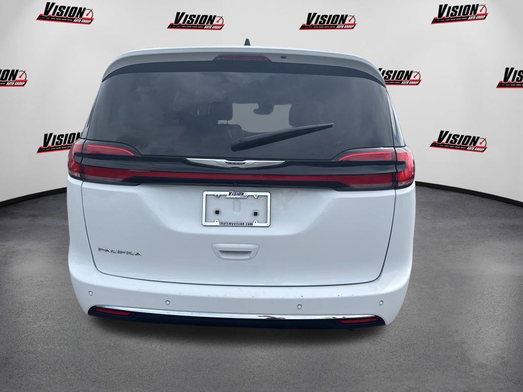 Used 2024 White Chrysler Touring L image 6