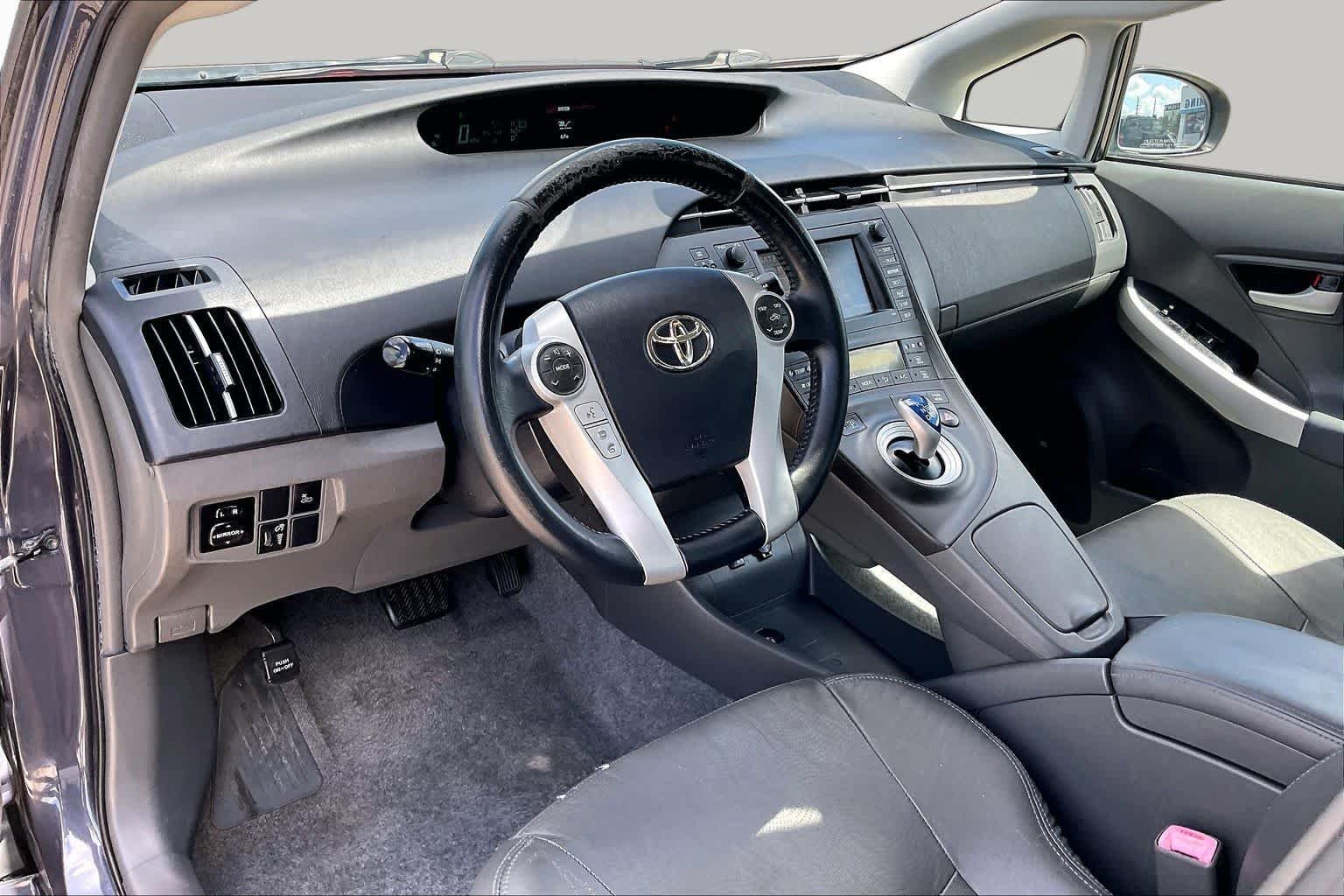 Used 2011 Winter Gray Metallic Toyota I image 17
