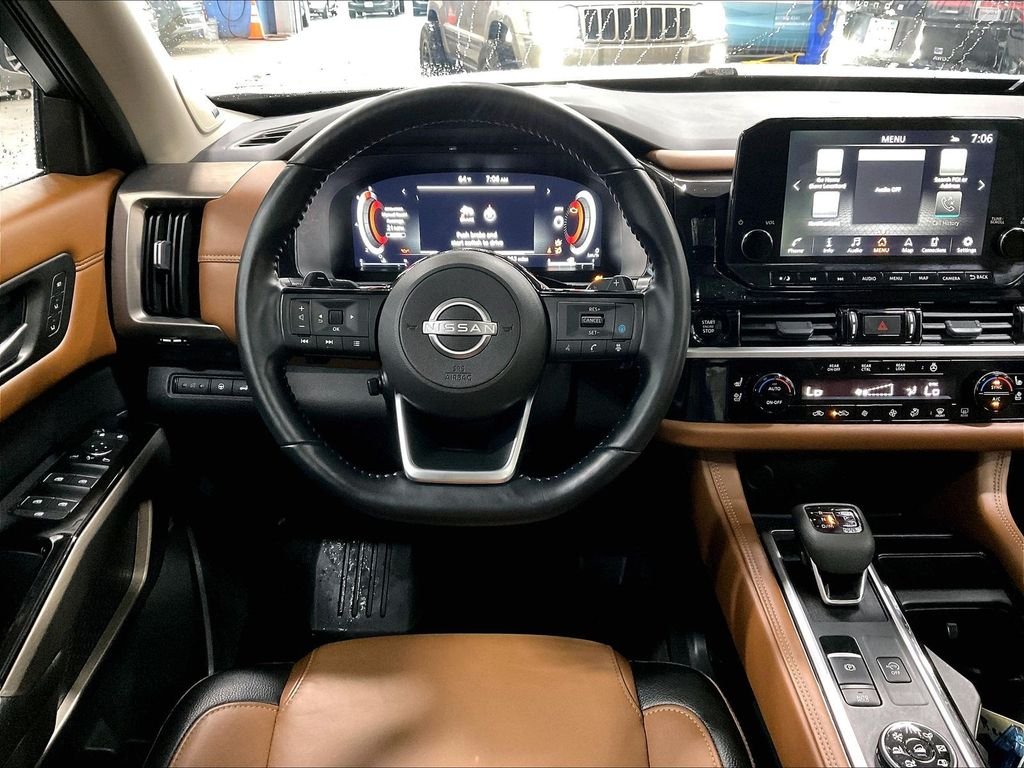 Used 2025 Everest White Pearl/Black Nissan Platinum image 18