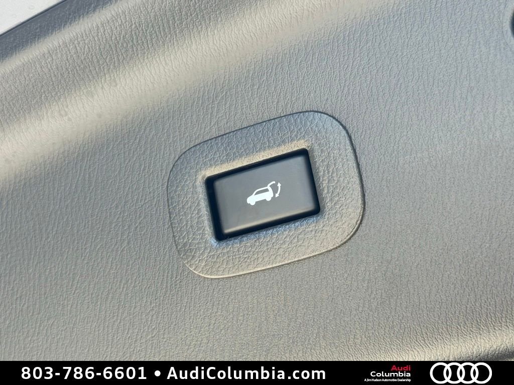 Used 2023 Blue INFINITI Premium Select image 18