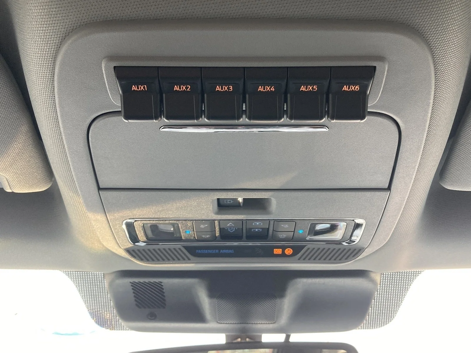 New 2026 Glacier Gray Metallic Tri-Coat Ford F-250® Lariat® image 26