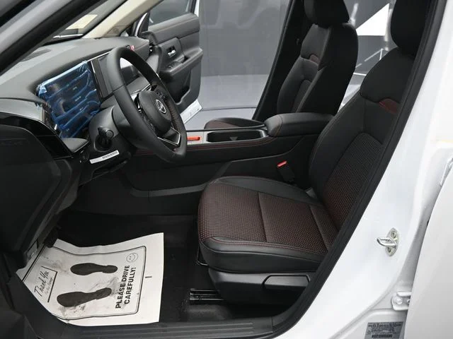 New 2026 Aspen White TriCoat / Super Black Two-tone Nissan SR image 27