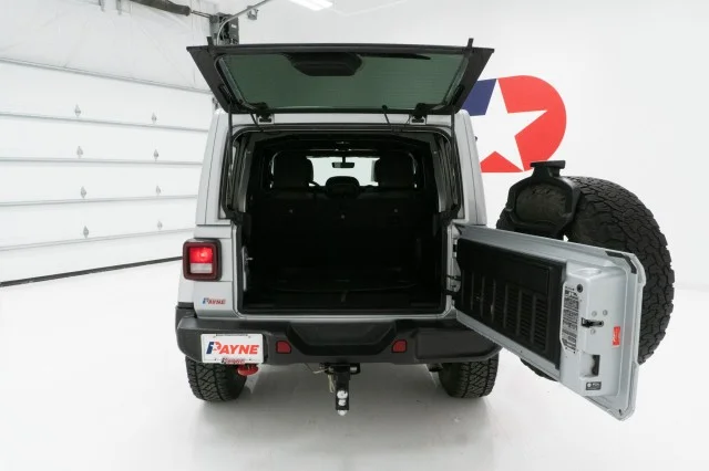Used 2022 Silver Zynith Clearcoat Jeep Unlimited Rubicon image 9