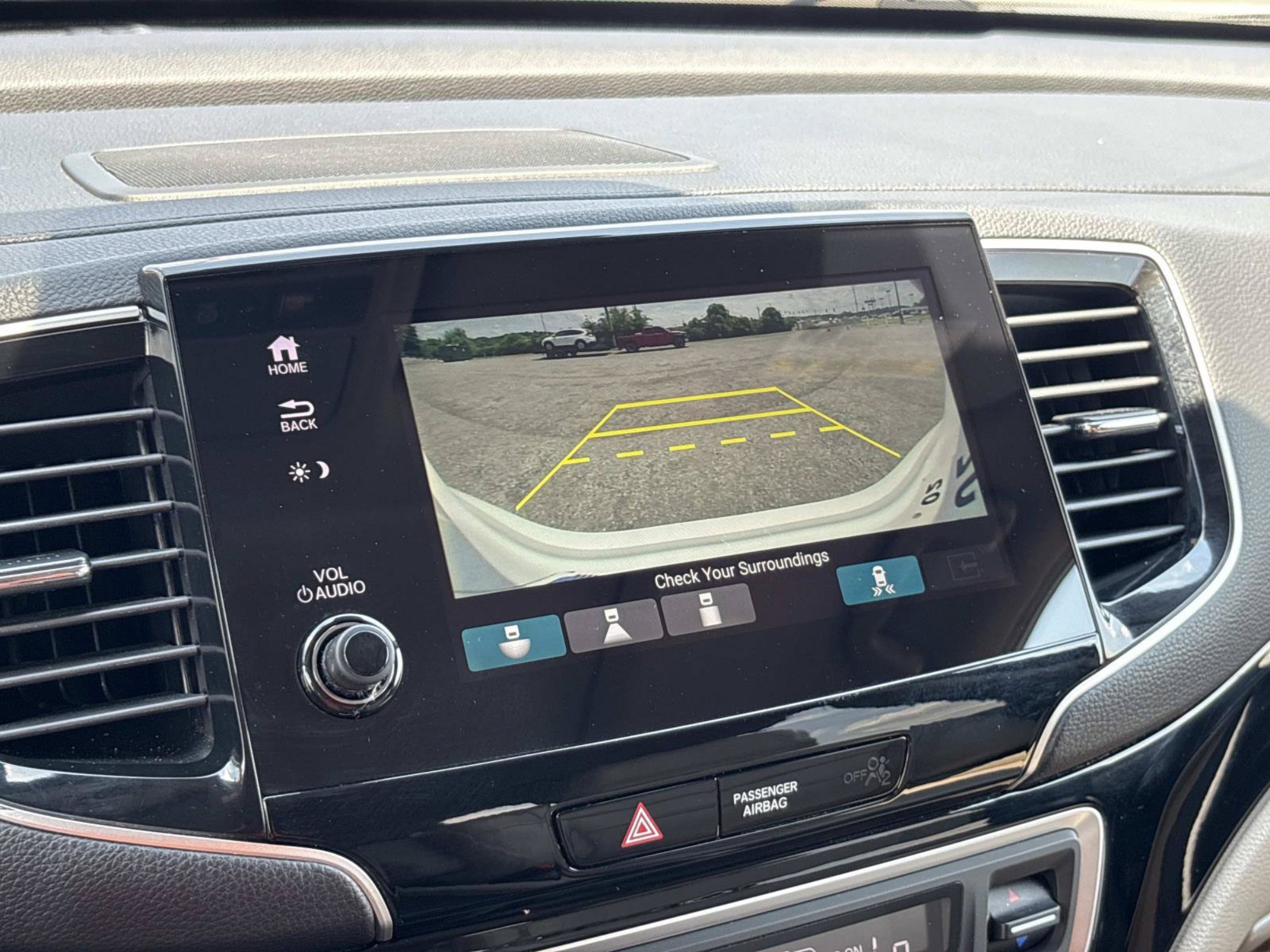 Used 2020 Platinum White Honda Touring image 29