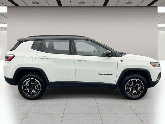 Used 2025 White Jeep Trailhawk image 2