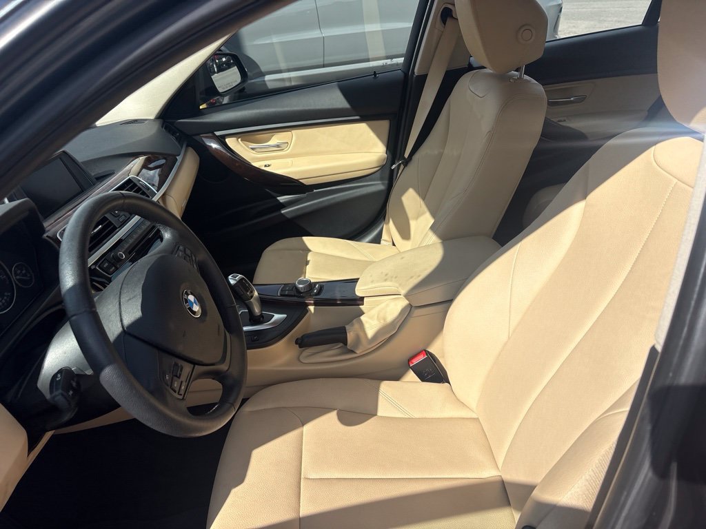 Used 2017 Gray BMW 320i xDrive image 10