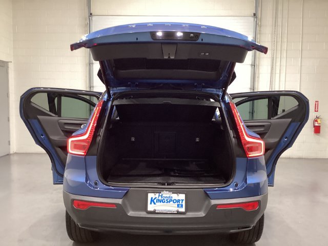 Used 2021 Blue Volvo R-Design image 10