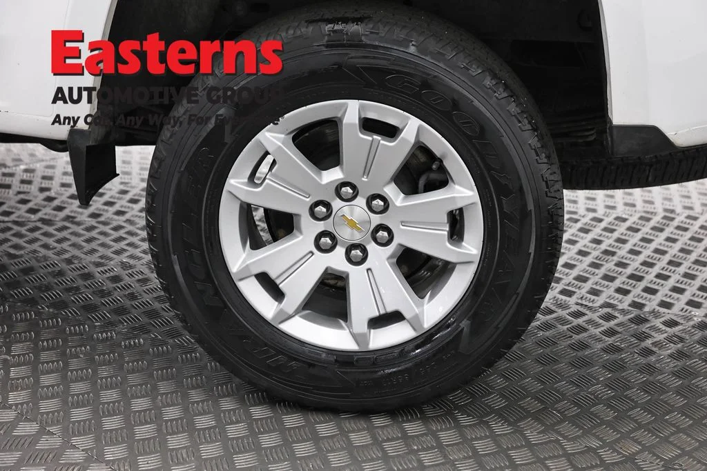 Used 2022 White Chevrolet LT image 32