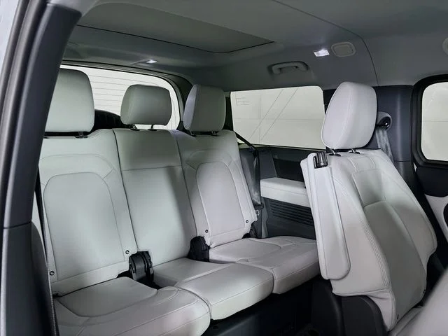 Certified Used 2025 Fuji White Land Rover S image 25