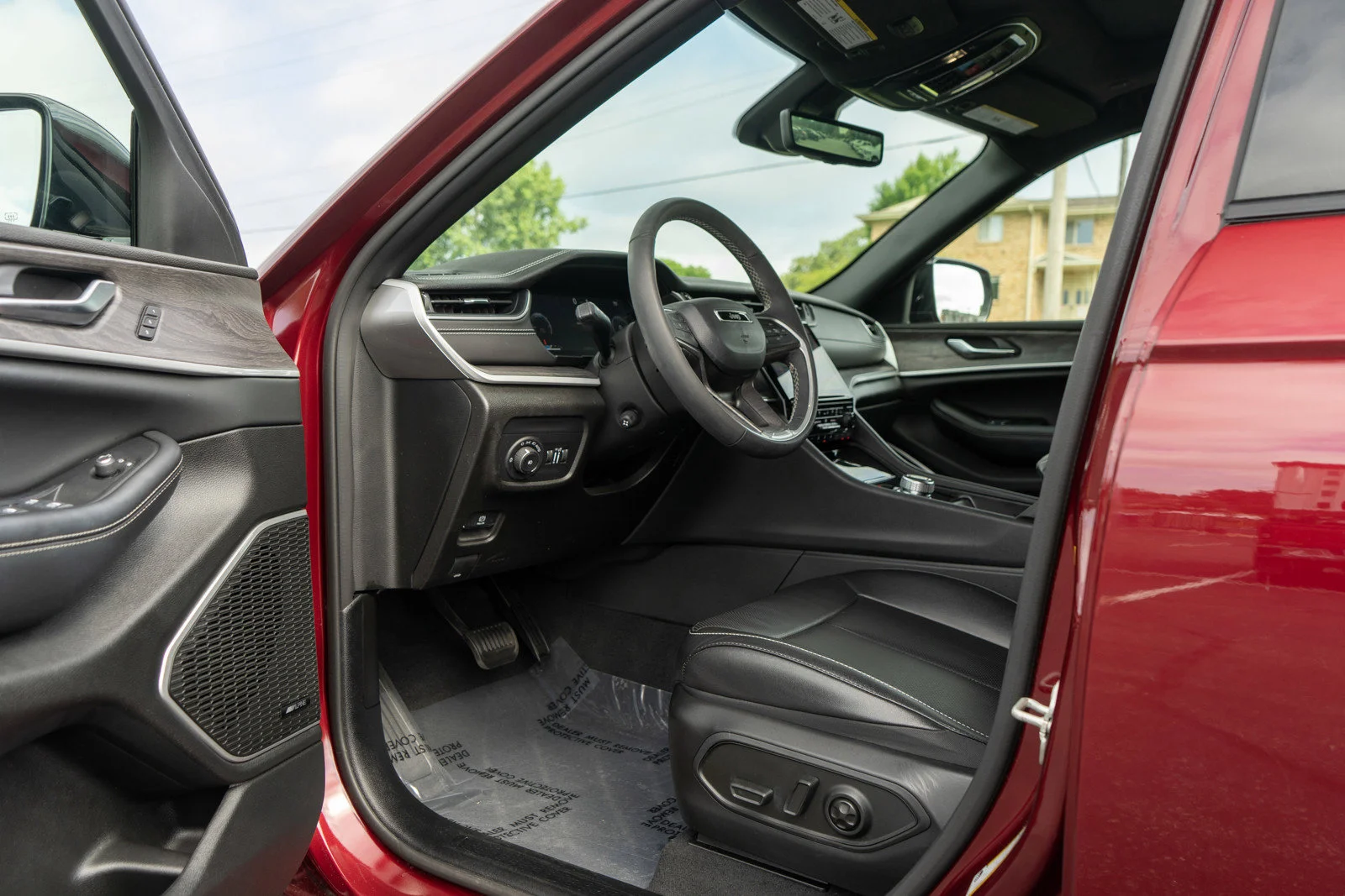 Used 2024 Velvet Red Pearlcoat Jeep Limited image 14