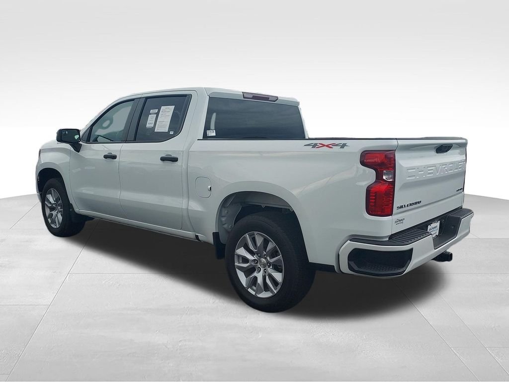 Used 2023 White Chevrolet Custom image 3