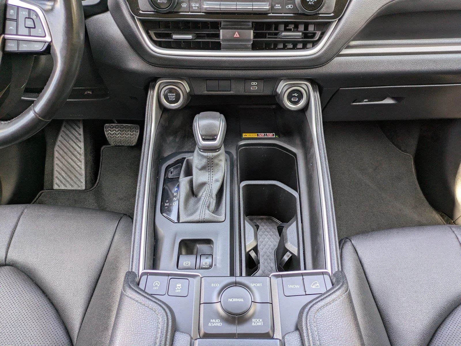 Used 2024  Toyota XLE image 19