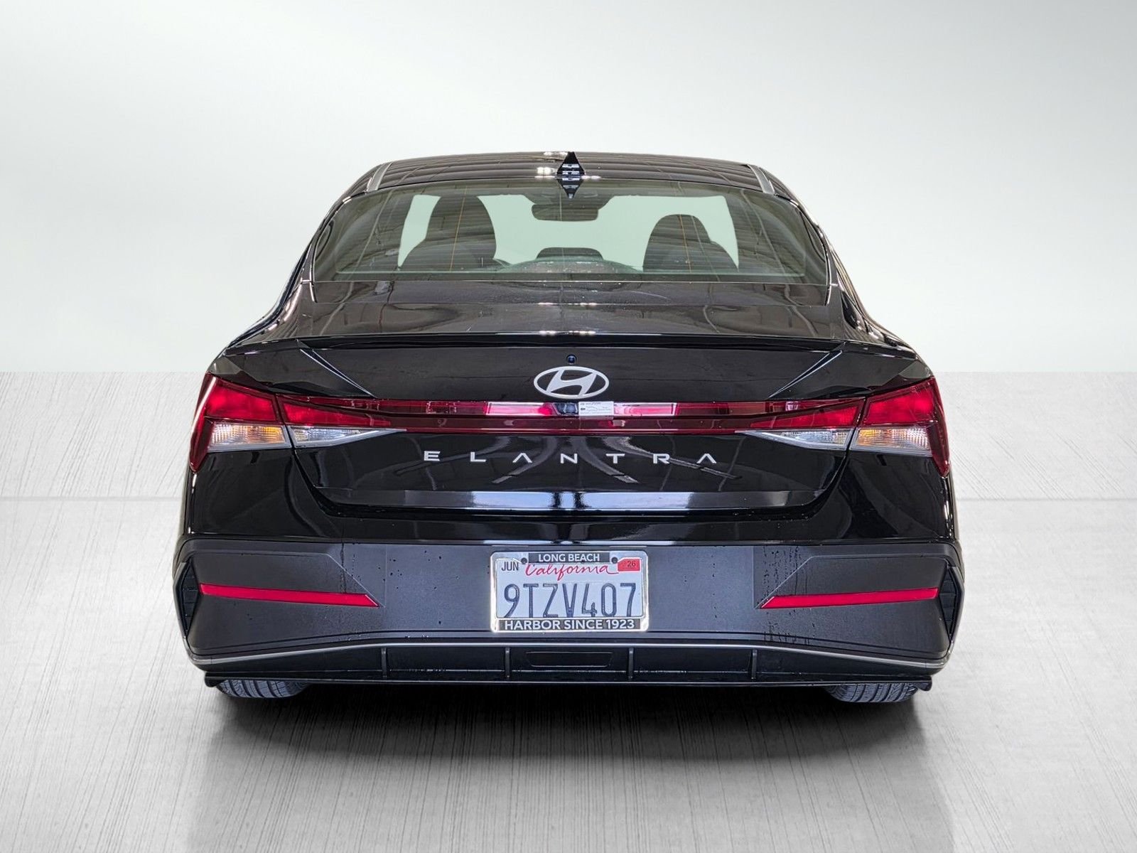 Used 2025 Abyss Black Hyundai SEL Sport image 6