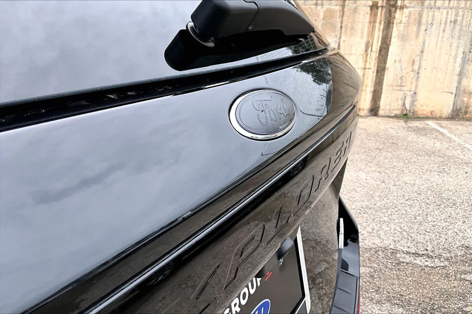 Certified Used 2024 Agate Black Ford ST-Line image 31