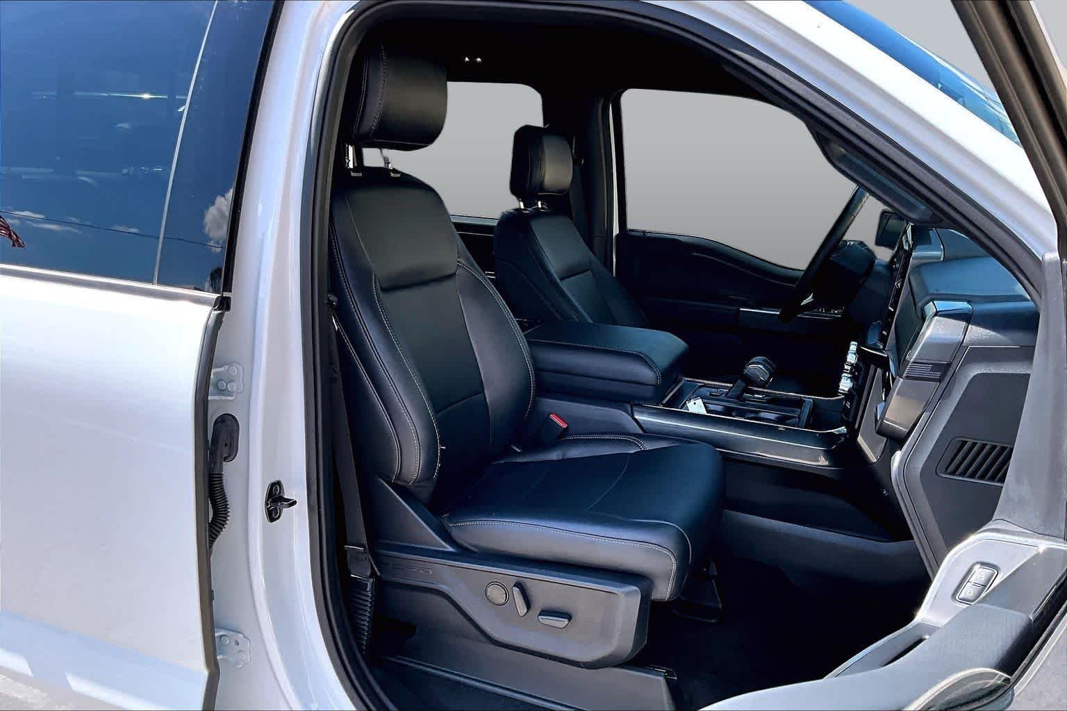 Used 2023 Oxford White Ford XLT image 9