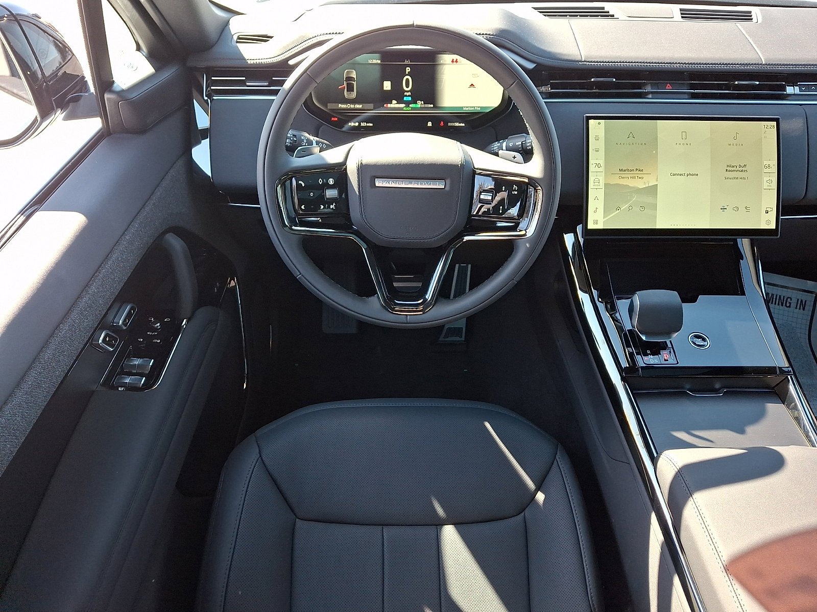 New 2025 Fuji White Land Rover Dynamic SE image 6