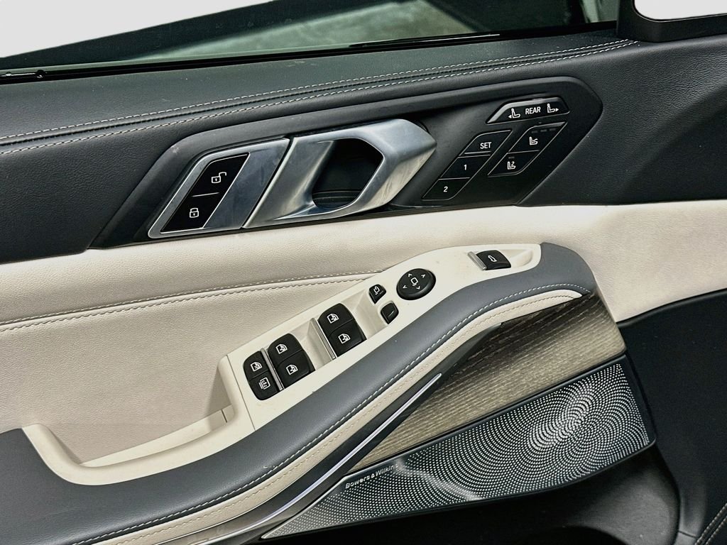 Used 2026 Black BMW M60i image 19